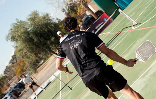 Cómo crear la equipación perfecta para tu club de pickleball